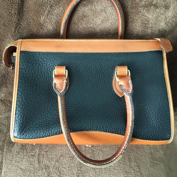 🎉Host Pick 🎉Vintage Dooney & Bourke Lg Black/Tan Satchel - Picture 4 of 12